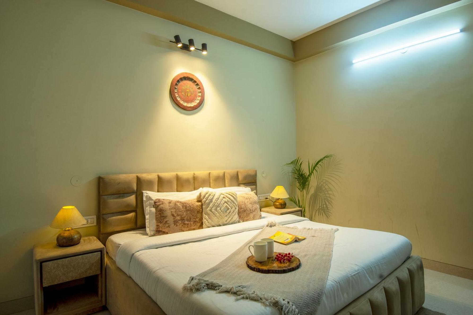 Bedchambers Serviced Apartment, Medicity Гургаон Экстерьер фото