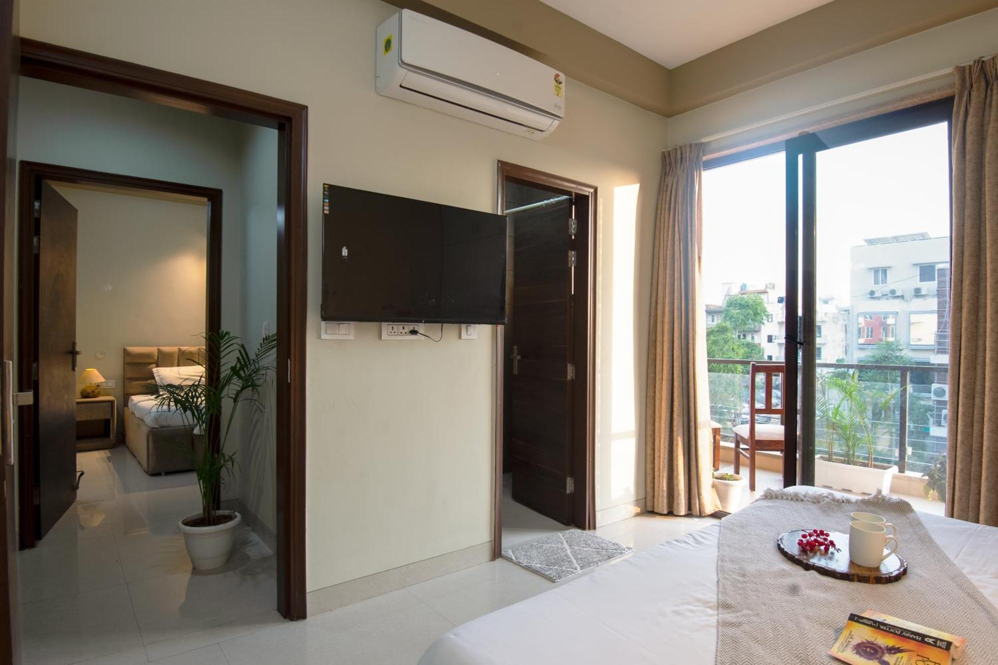 Bedchambers Serviced Apartment, Medicity Гургаон Экстерьер фото