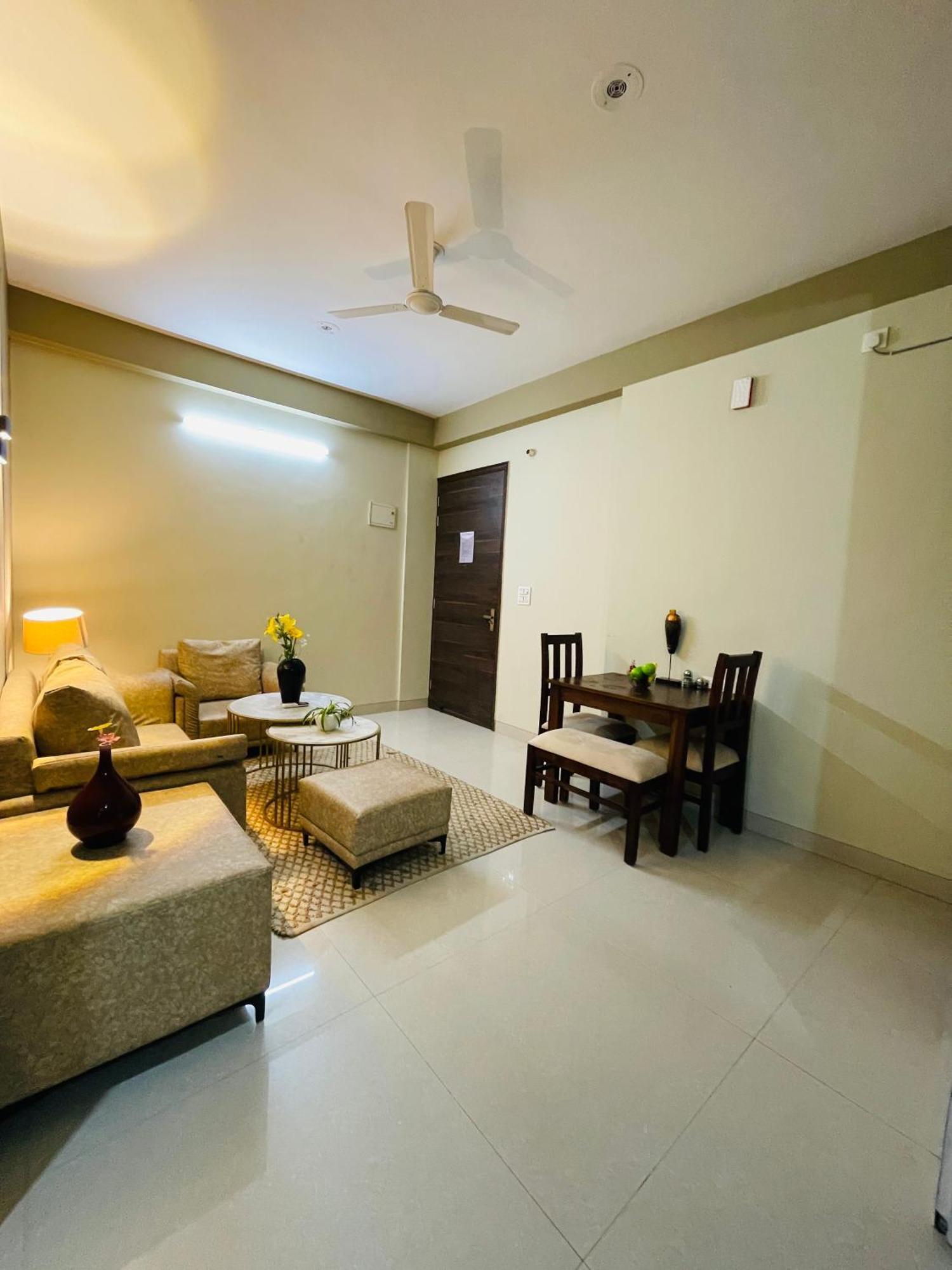 Bedchambers Serviced Apartment, Medicity Гургаон Экстерьер фото