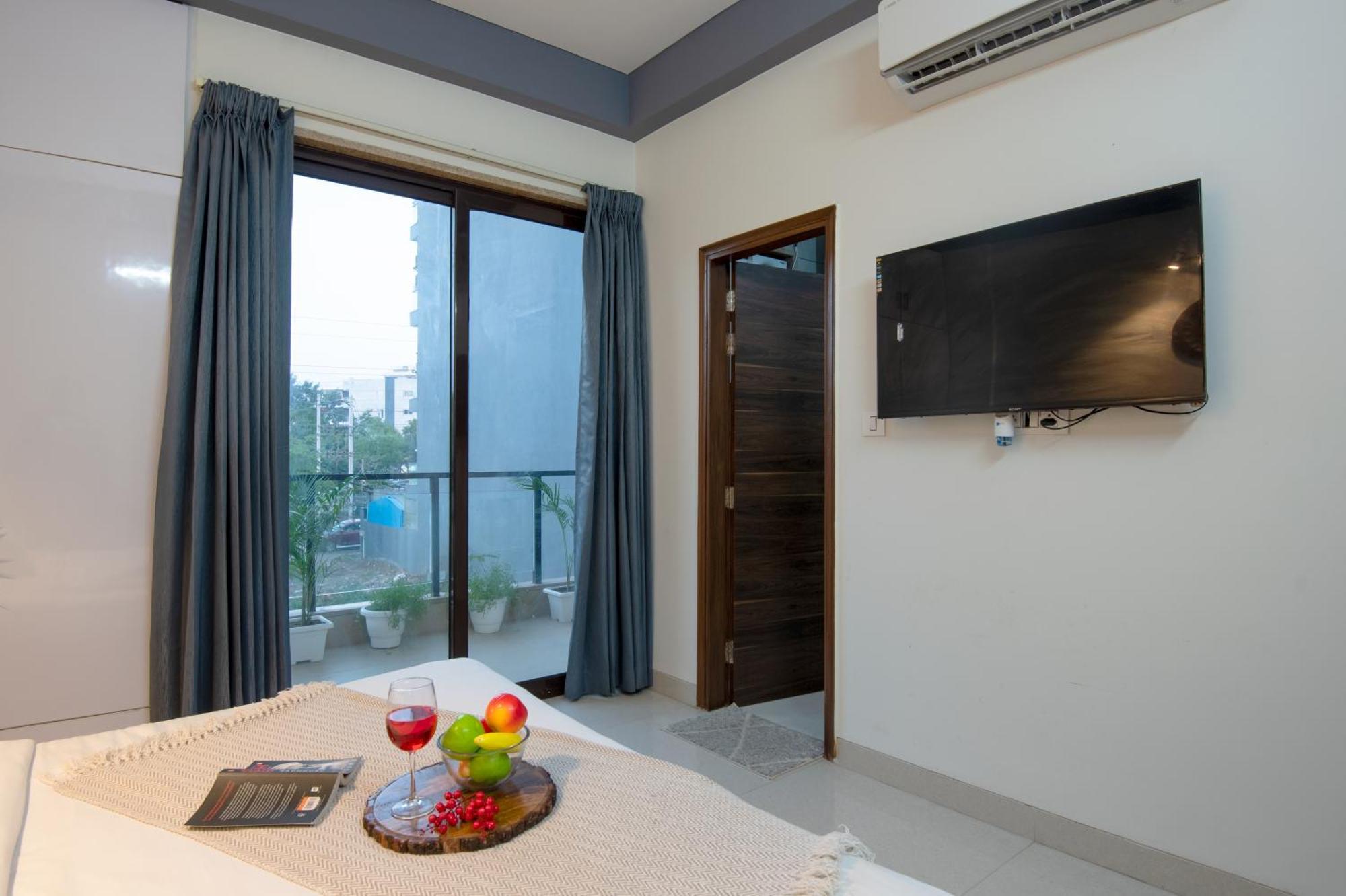 Bedchambers Serviced Apartment, Medicity Гургаон Экстерьер фото