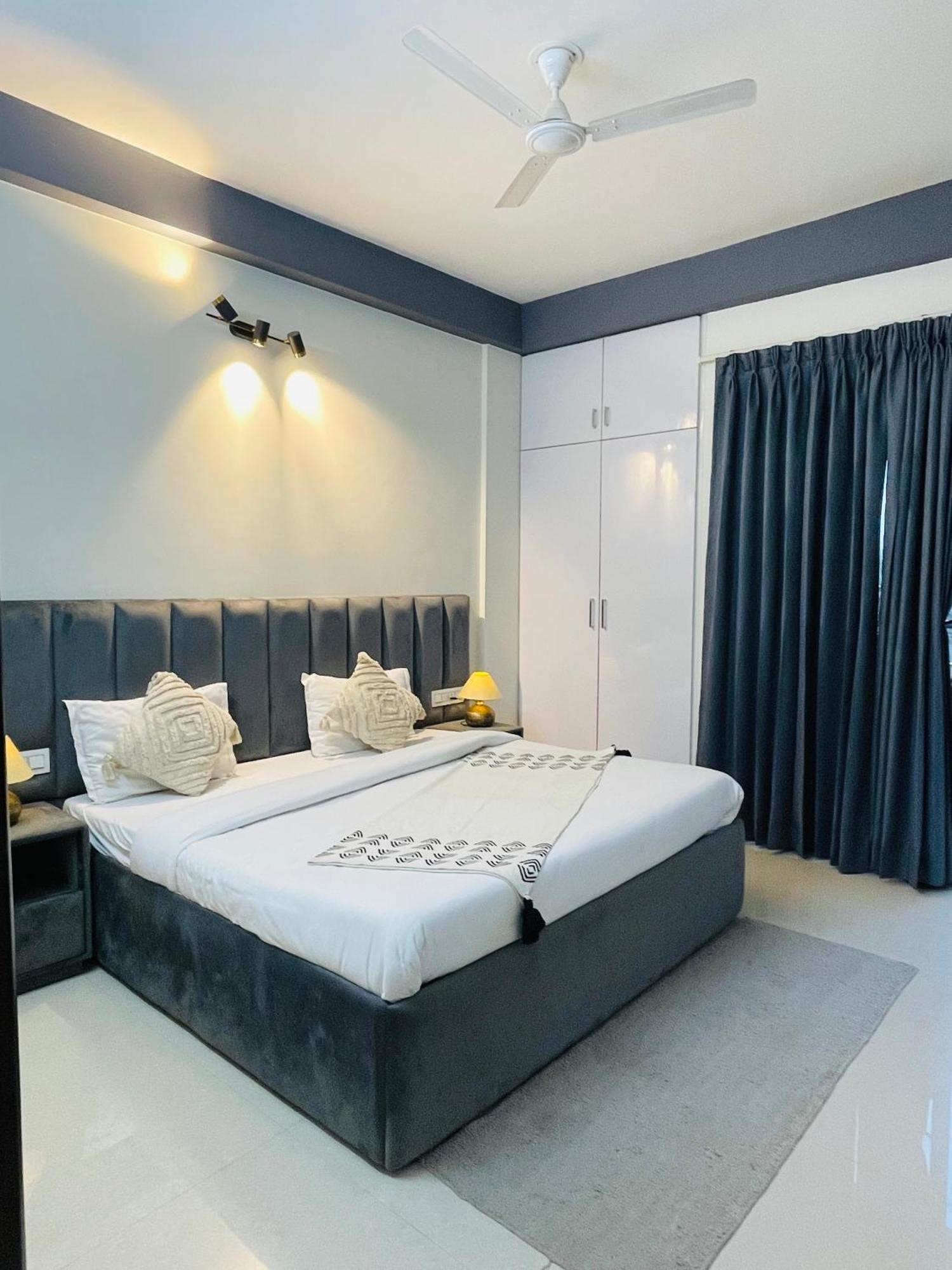 Bedchambers Serviced Apartment, Medicity Гургаон Экстерьер фото